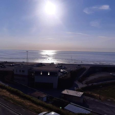 Appartement Face A La Mer Woignarue Bagian luar foto
