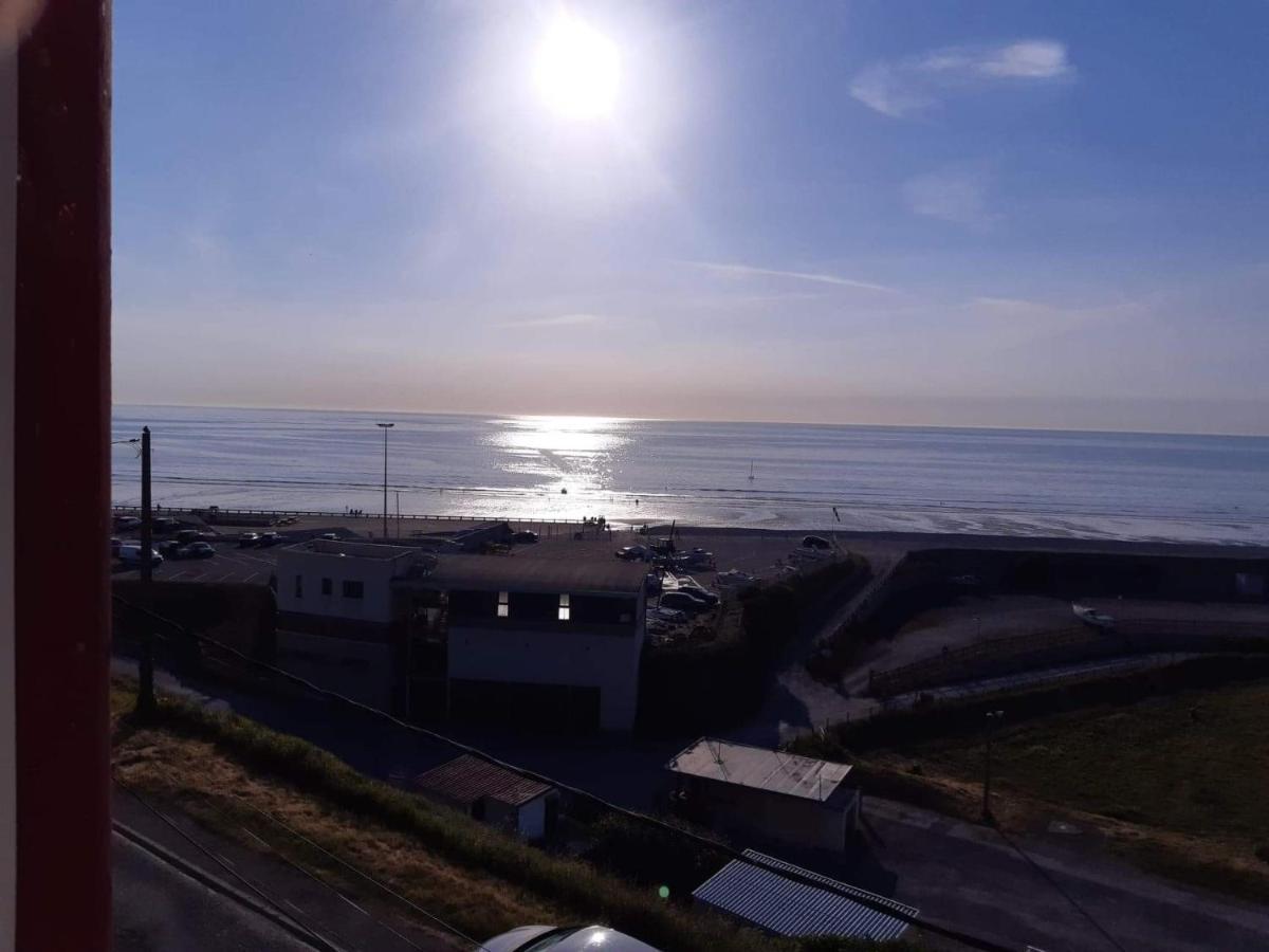 Appartement Face A La Mer Woignarue Bagian luar foto