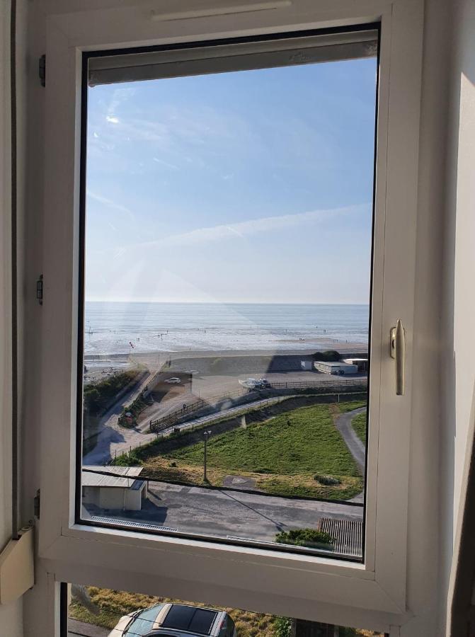 Appartement Face A La Mer Woignarue Bagian luar foto